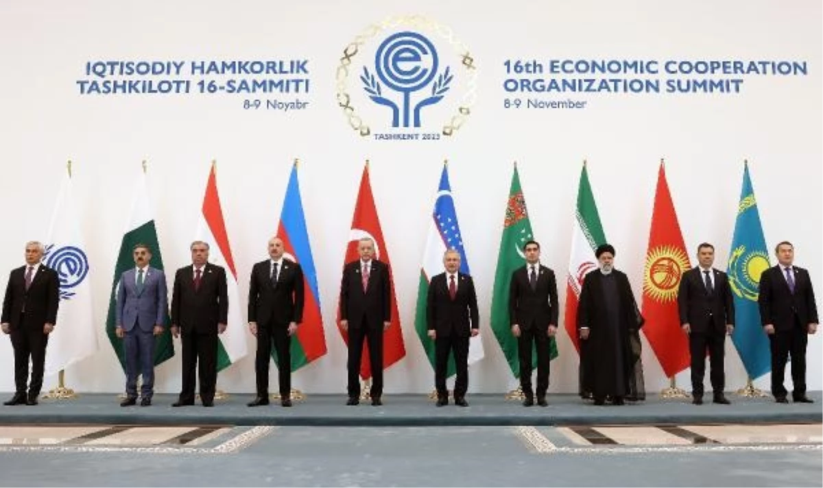 Erdoğan, Ekonomik İşbirliği Teşkilatı aile fotoğrafı çekimine katıldı