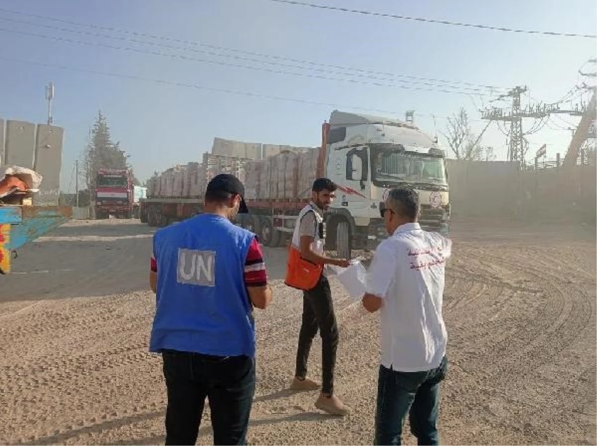 Gazze\'ye insani yardım kamyonları teslim alındı