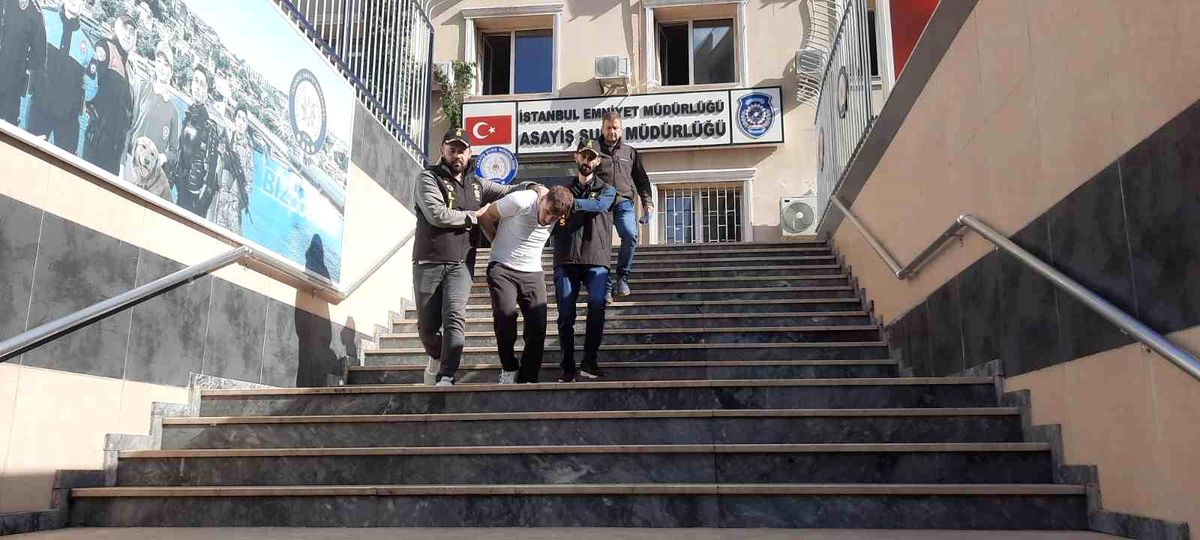Gaziosmanpaşa\'da Genç Sokakta Kurşun Yağmuruna Tutularak Öldürüldü