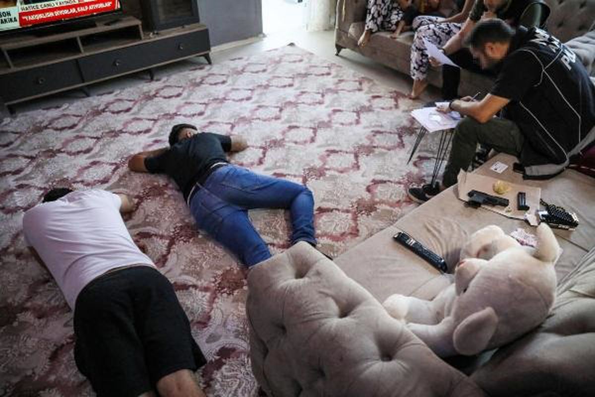 Antalya'da Helikopter Destekli Uyuşturucu Operasyonu: 6 Gözaltı