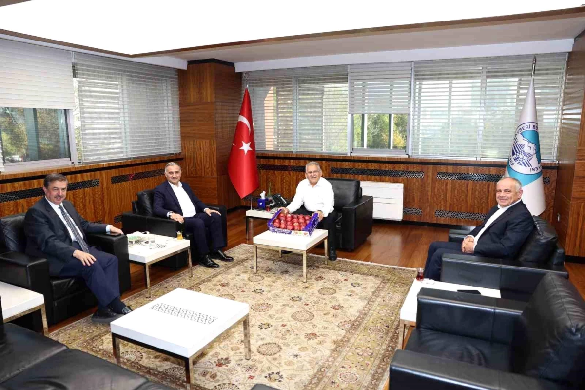Kayseri Büyükşehir Belediye Başkanı, ilçe belediye başkanlarını kabul etti