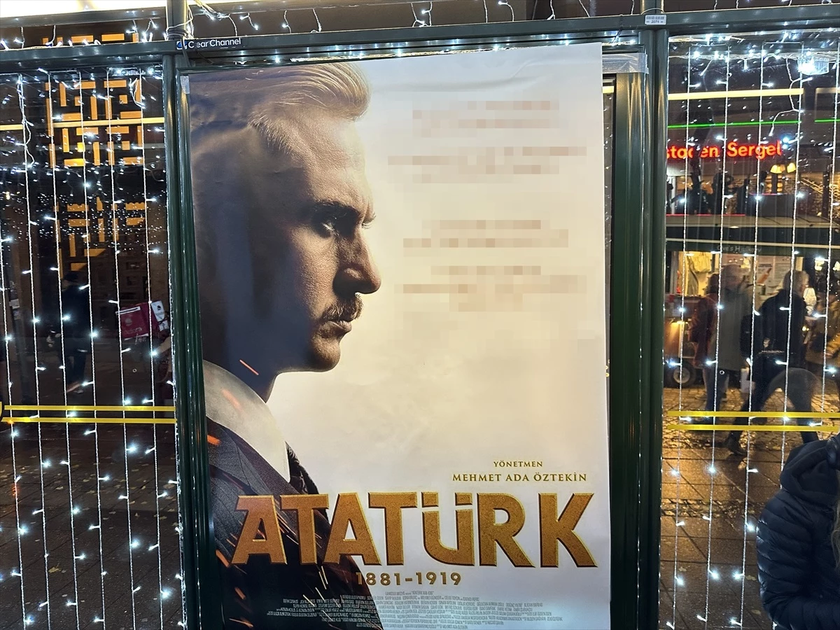 PKK/YPG Yandaşları Atatürk Filmine Hakaret İçeren Afişler Astı