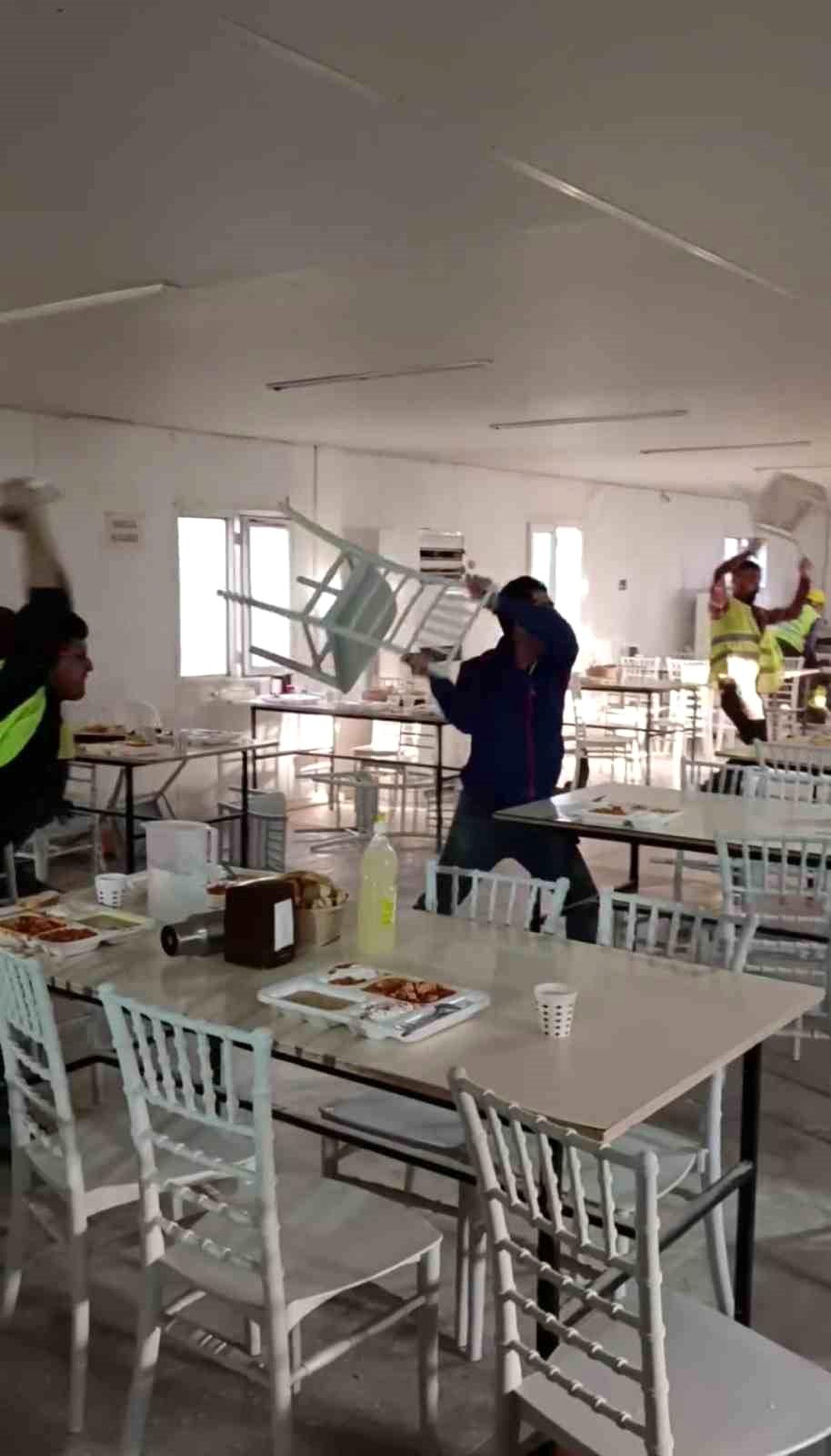 İzmir\'de rezidans inşaatında işçiler arasında kavga çıktı