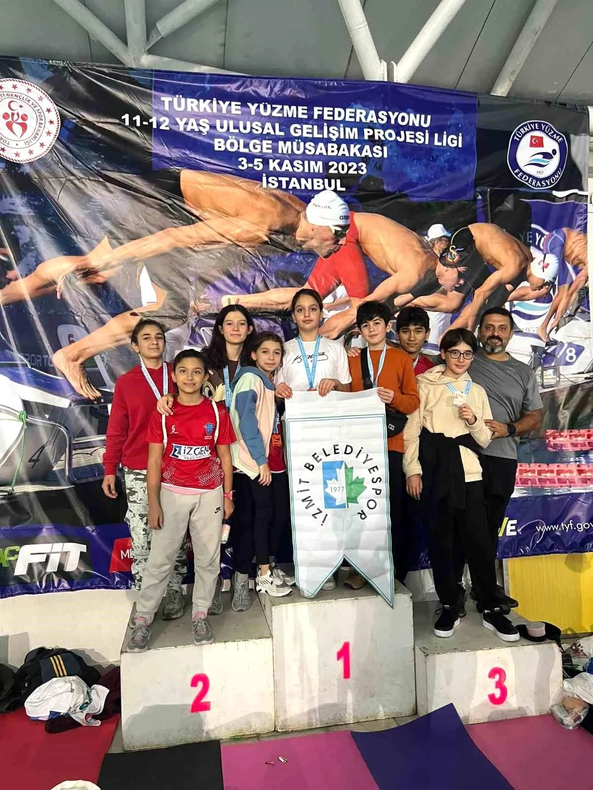 İzmit Belediyesi Yüzme Takımı Türkiye Şampiyonası Finallerine Katılmaya Hak Kazandı