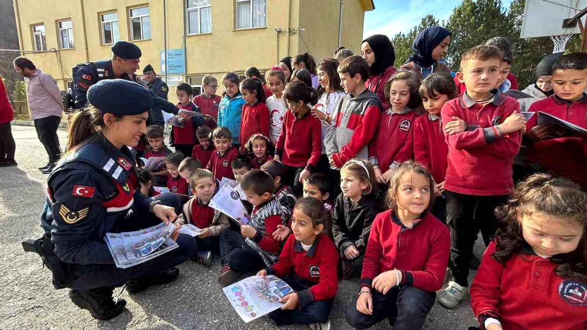 Kastamonu\'da Öğrencilere Trafik Eğitimi Verildi