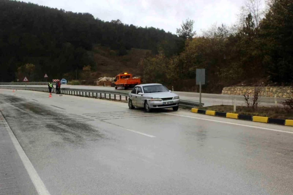 Kastamonu-İnebolu Karayolunda Otomobil Kazası: Sürücü Yaralandı