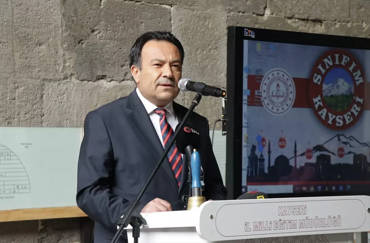 Kayseri\'de ortaokul öğrencileri tarihi medresede ders işledi