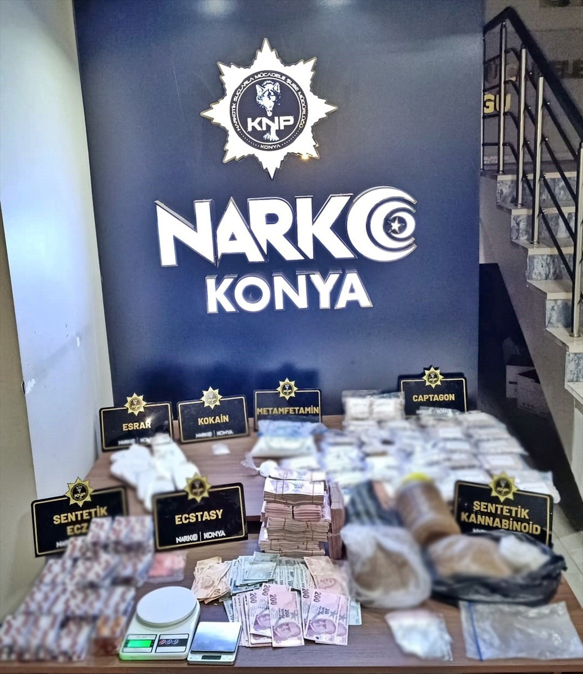 Konya\'da Polis Uygulamasında 20 Kilogram Eroin Ele Geçirildi