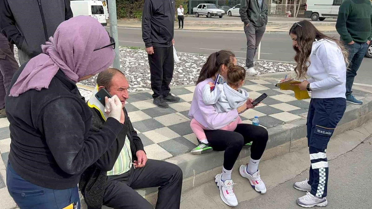 Milli voleybolcu ve kızı trafik kazasından burnu bile kanamadan kurtuldu