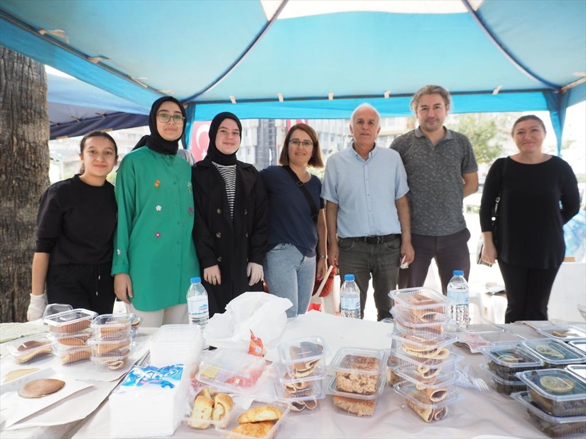 Nazilli\'de lise öğrencileri ve öğretmenlerinden, Gazze için yardım kermesi