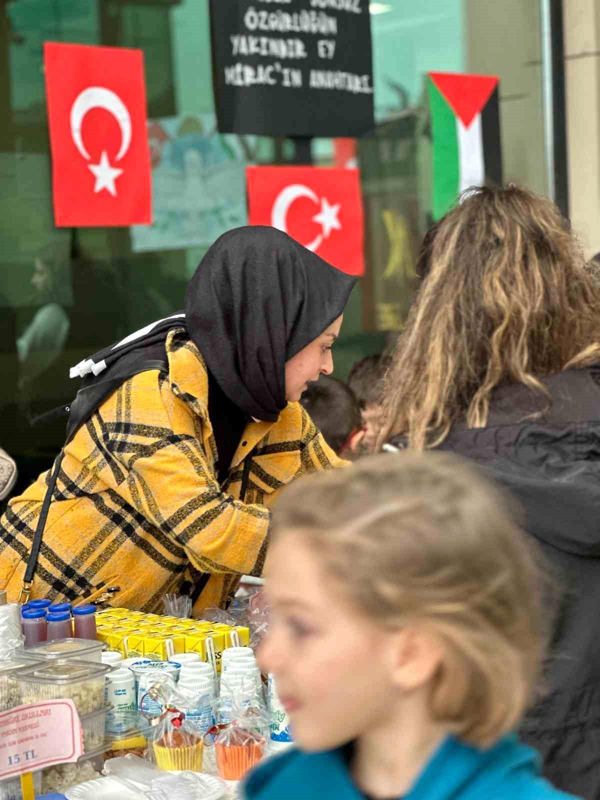 Sakarya Altınküre Okulları Öğrencileri Gazze İçin Hayır Panayırı Düzenledi