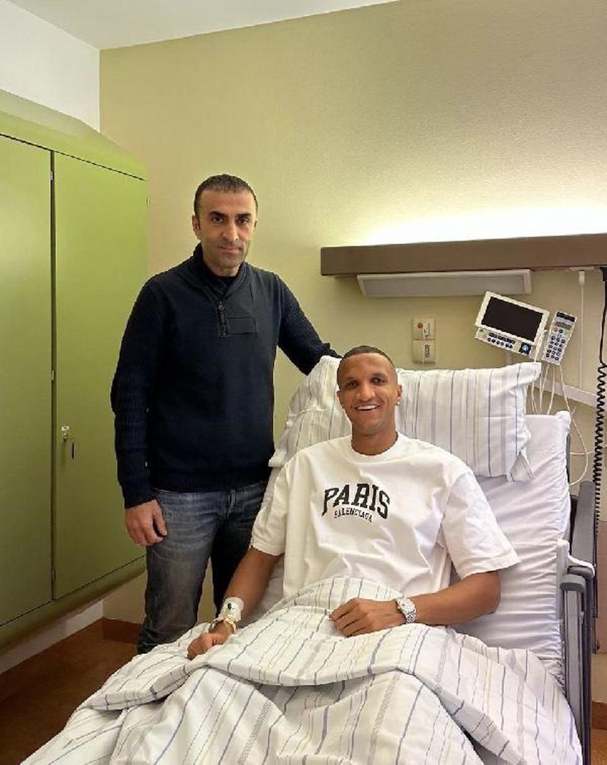 Fenerbahçe\'nin sakat oyuncusu Rodrigo Becao başarılı bir operasyon geçirdi