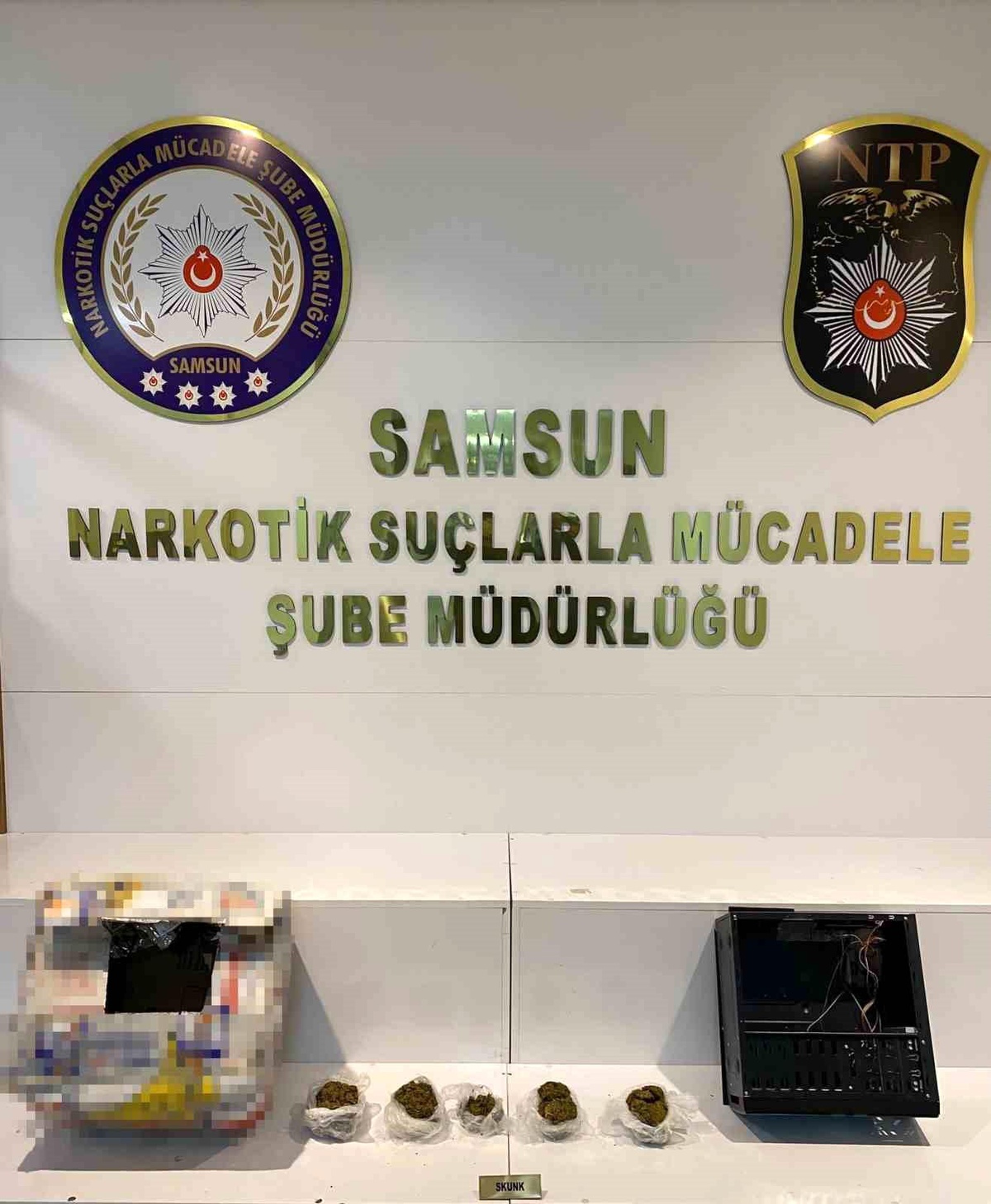 Samsun\'da Narkotik Uygulamasında Uyuşturucu ve Silahla Yakalanan 28 Kişi Hakkında Yasal İşlem Başlatıldı