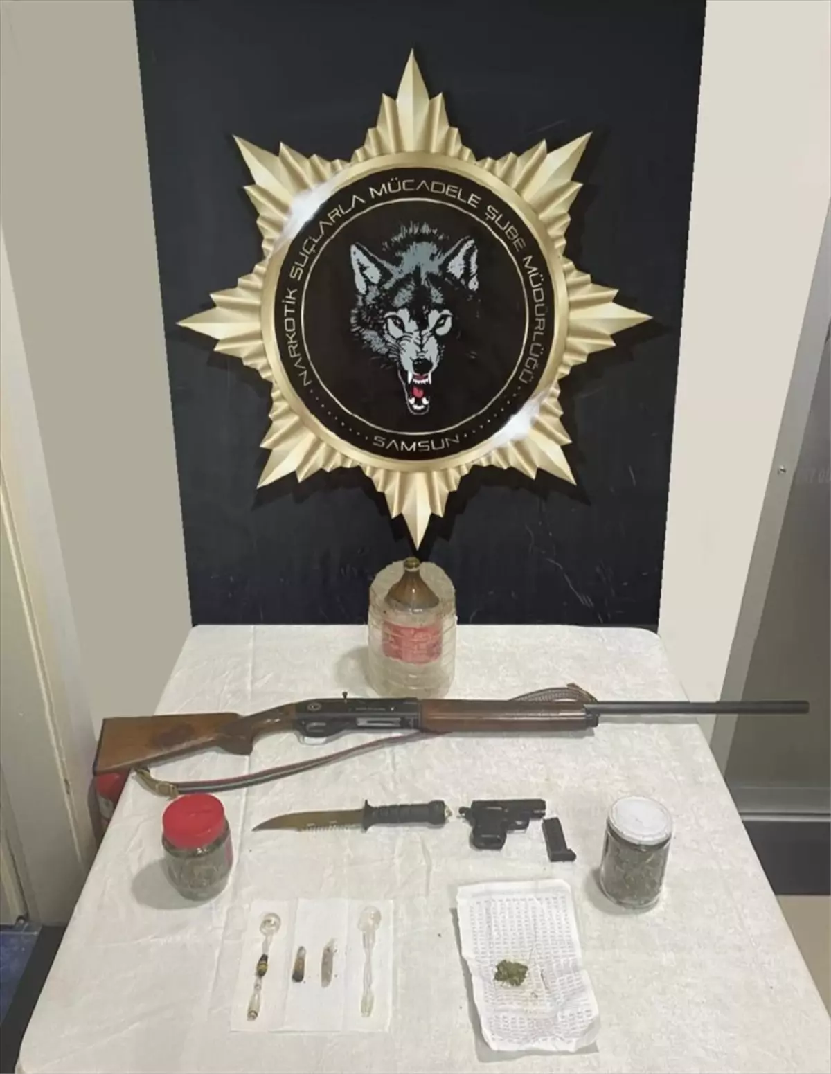 Samsun\'da Uyuşturucu ve Ruhsatsız Silah Ele Geçirildi