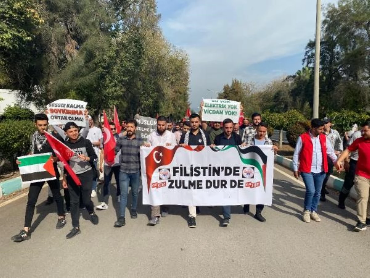 Osmaniye\'de Üniversiteli Öğrenciler Filistin\'e Destek Yürüyüşü Düzenledi