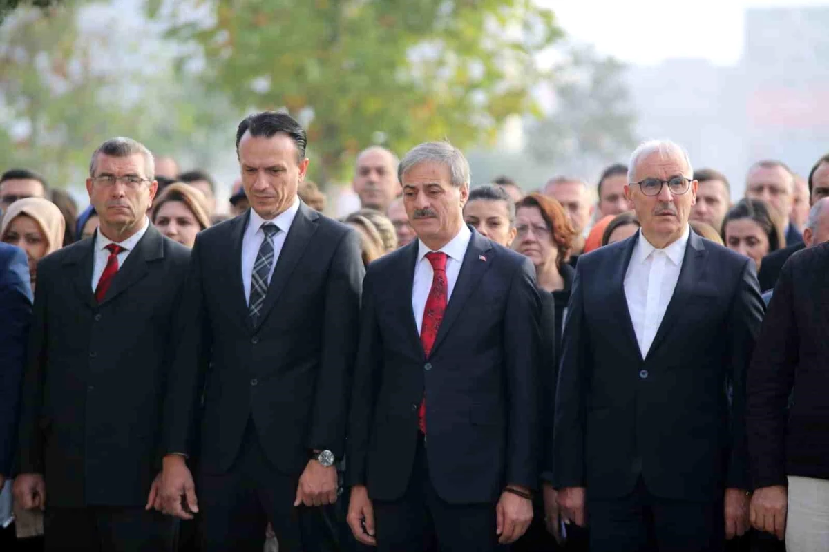 Serdivan Belediyesi Hizmet Binası\'nda Atatürk Anma Töreni Düzenlendi