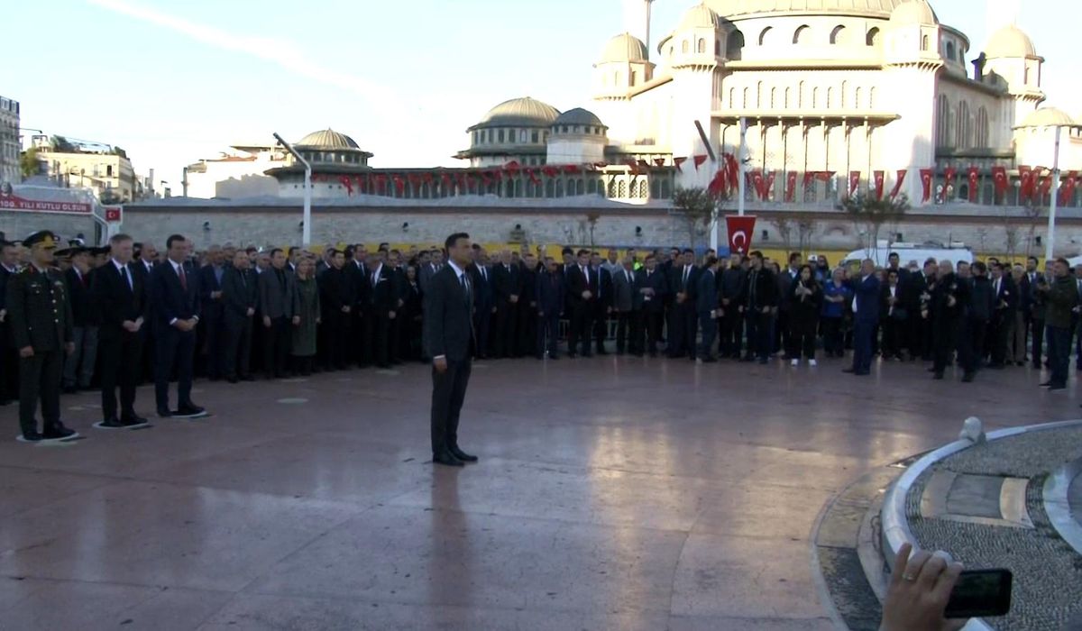 Atatürk\'ün vefatının 85. yılı Taksim\'de anıldı