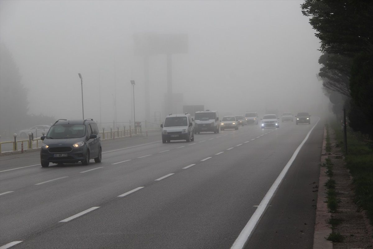 Afyonkarahisar'da sis etkili oldu