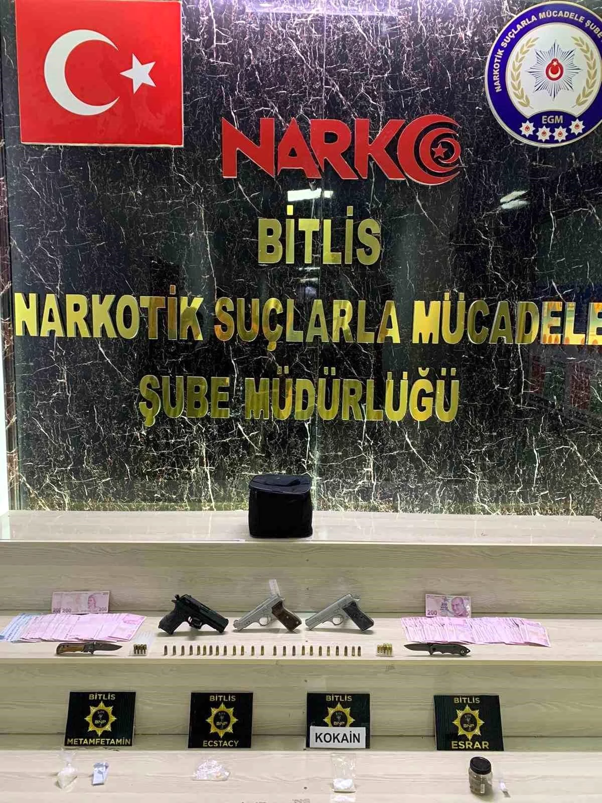 Bitlis Ahlat\'ta Uyuşturucu ve Silah Operasyonu