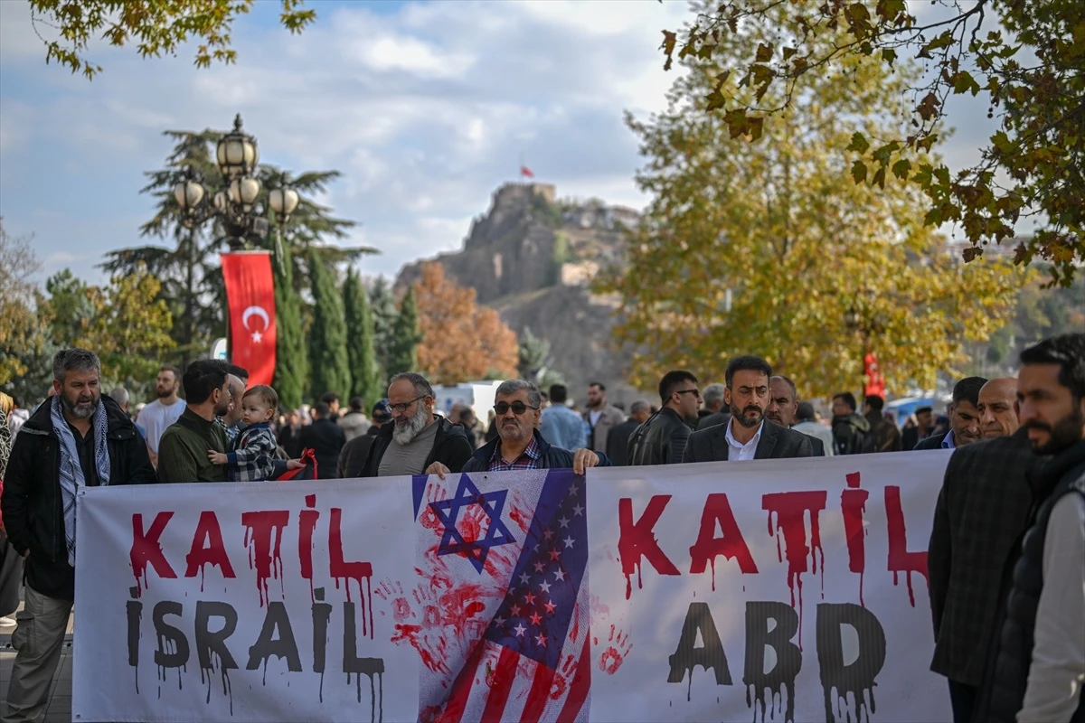 Ankara Filistin Dayanışma Platformu üyeleri, cuma namazı sonrası İsrail\'i protesto etti