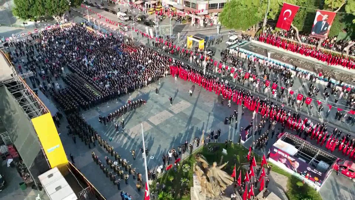 Antalya\'da Atatürk\'ü Anma Töreni