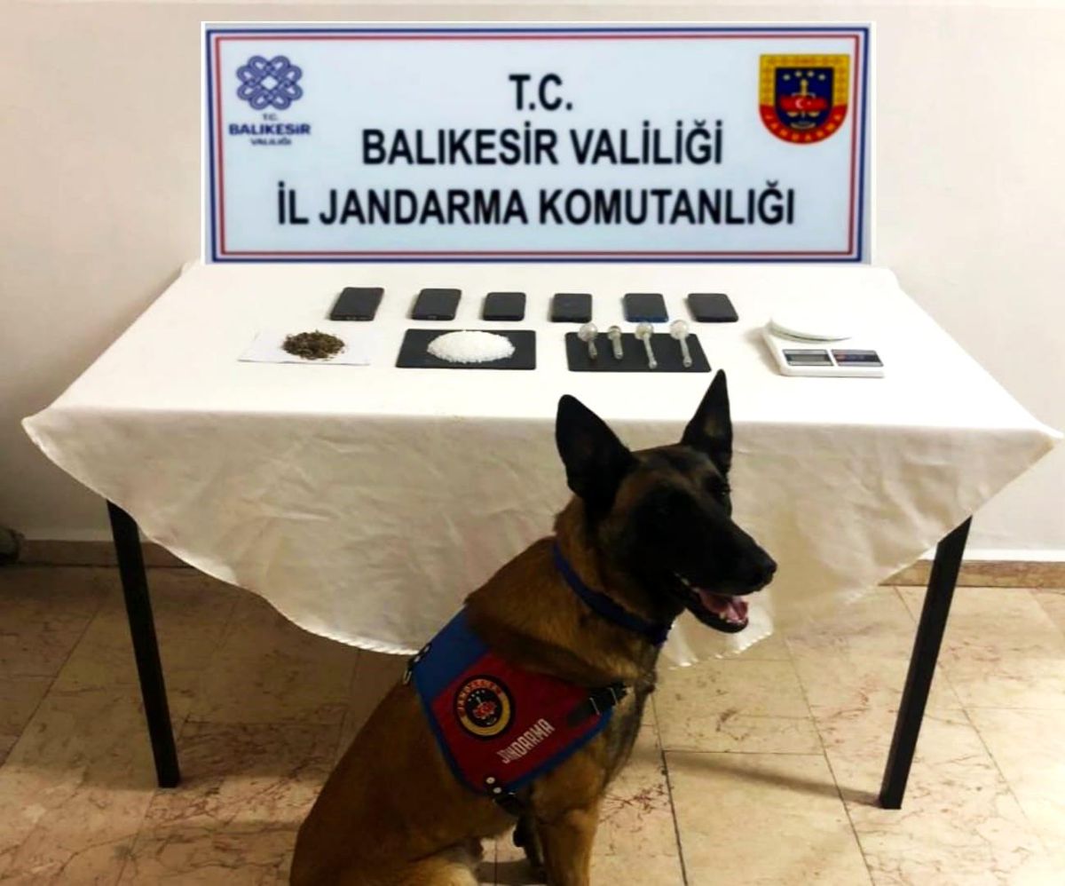 Balıkesir\'de Uyuşturucu Operasyonu: 5 Gözaltı