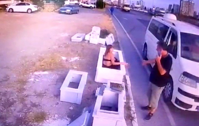 Büyükçekmece'de Bir Kadın Boş Mezara Girdi Büyükçekmece'de Bir Kadın Boş Mezara Girdi