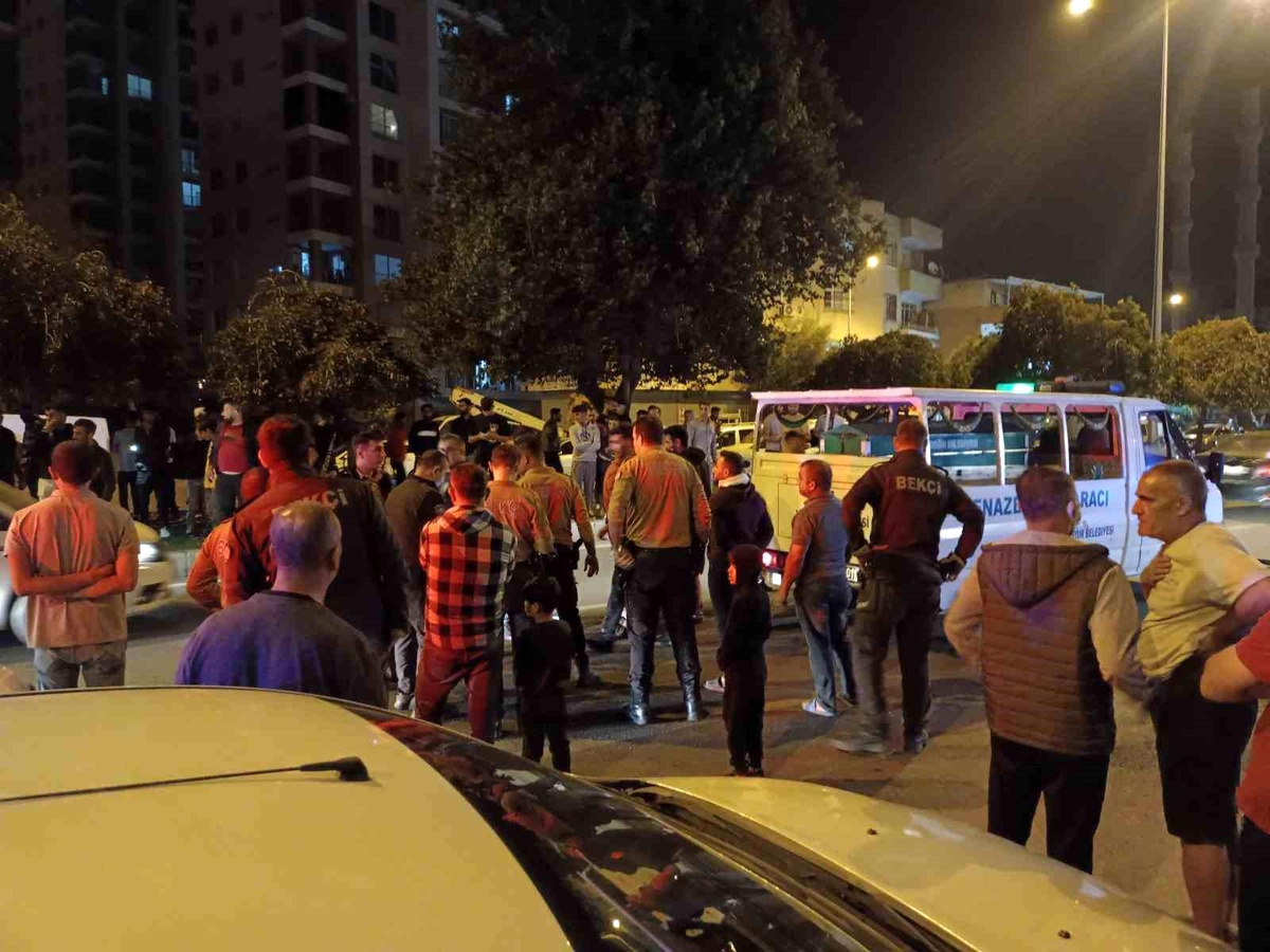 Adana\'da Bisiklete Çarpan Motosiklet Sürücüsü Hayatını Kaybetti