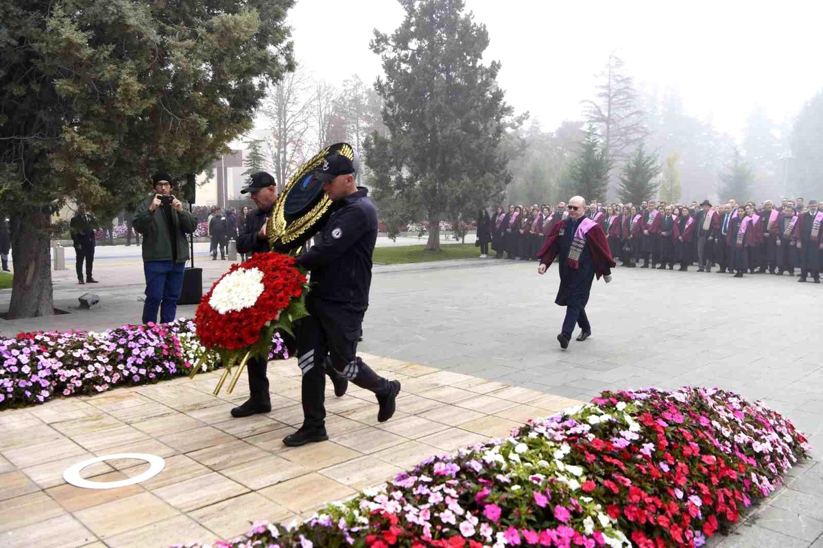 Atatürk\'ün ölüm yıl dönümü törenle anıldı