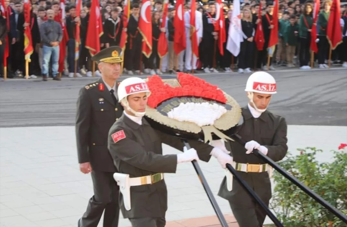 Atatürk\'ün ölüm yıl dönümü törenlerle anıldı