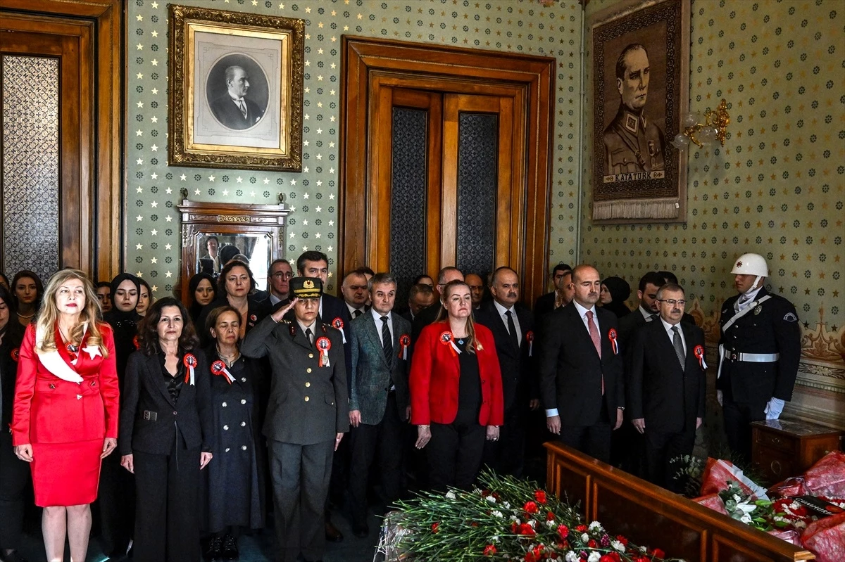 Atatürk\'ün ölüm yıl dönümü Dolmabahçe Sarayı\'nda törenle anıldı
