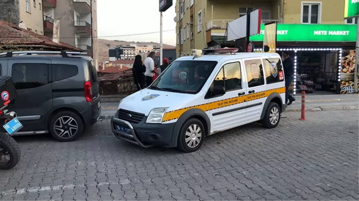 Öldürülen kadının 17 yaşındaki kızı ve sevgilisi tutuklandı