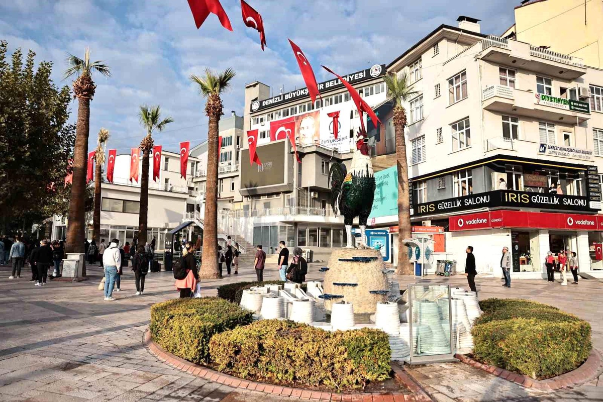 Denizli Büyükşehir Ata\'sının huzurunda