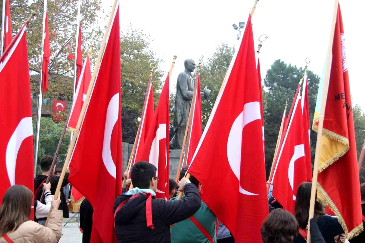 Düzce\'de Atatürk\'ün Ölüm Yıl Dönümünde Sirenler Çaldı