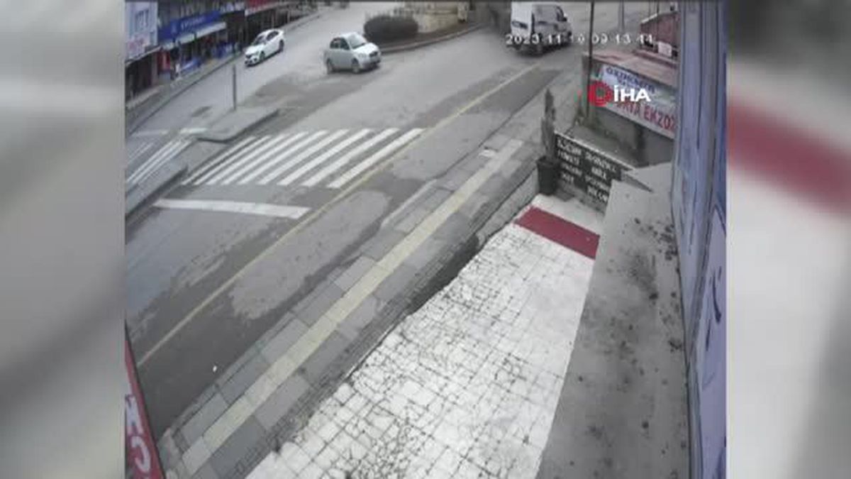 Freni Patlayan Kamyon Dükkana Girdi