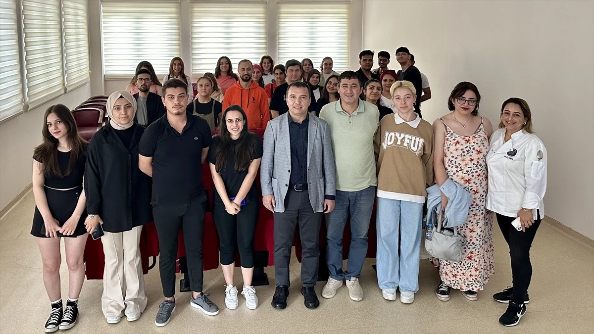 Akdeniz Üniversitesi Göynük Mutfak Sanatları Meslek Yüksekokulu\'nda \'Gastronomi ve Medya\' Paneli Düzenlendi