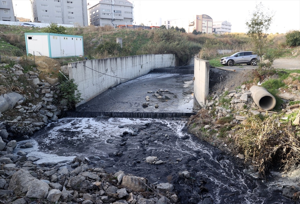 Haramidere\'den Yayılan Koku ve Kirlilik Çevre Sakinlerini Rahatsız Ediyor