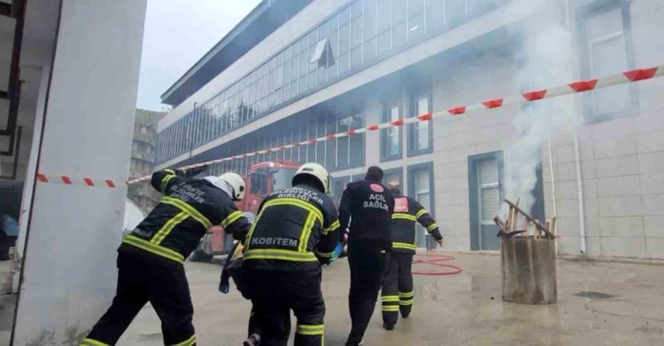 Kastamonu\'da Devlet Hastanesinde Deprem Tatbikatı