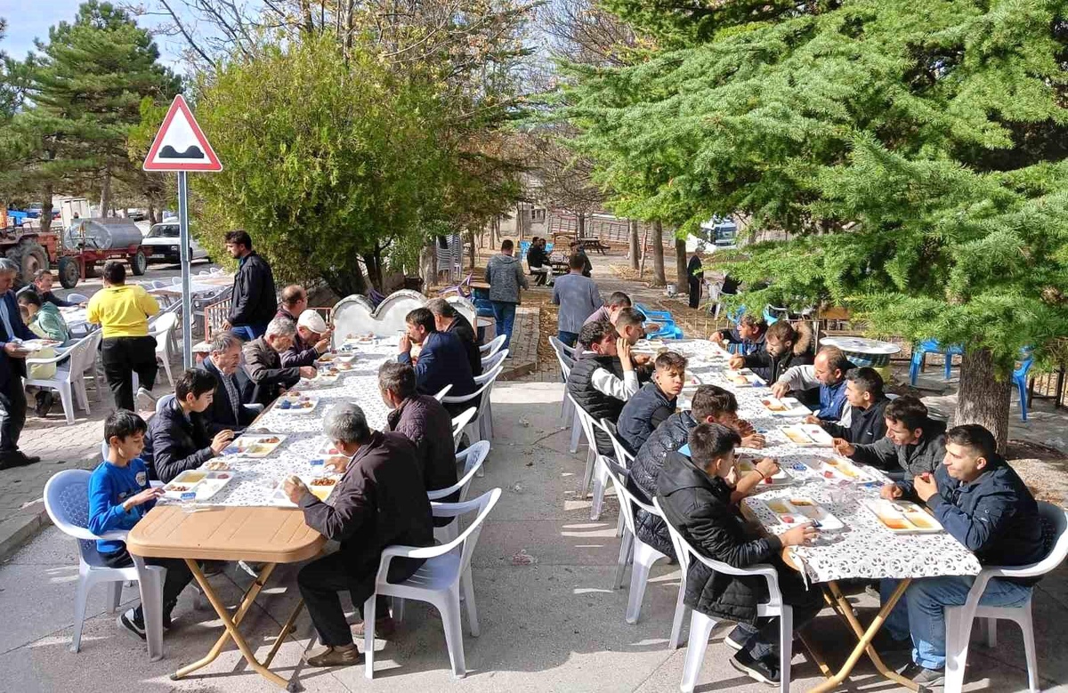 Kutluhallar köyünde hayır yemeği etkinliği düzenlendi