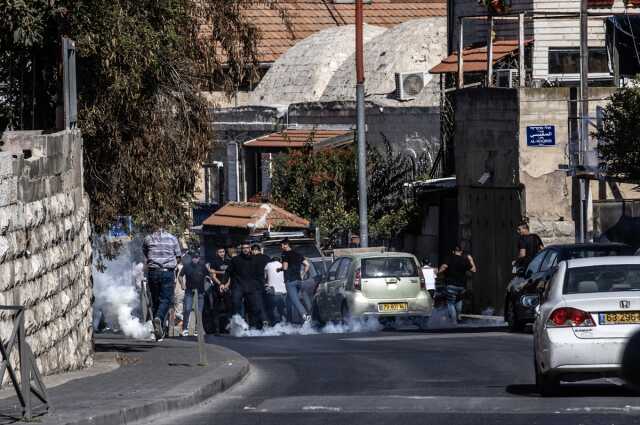 İsrail güçleri, Mescid-i Aksa çevresinde Müslümanlara yine müdahale etti İsrail güçleri, Mescid-i Aksa çevresinde Müslümanlara yine müdahale etti
