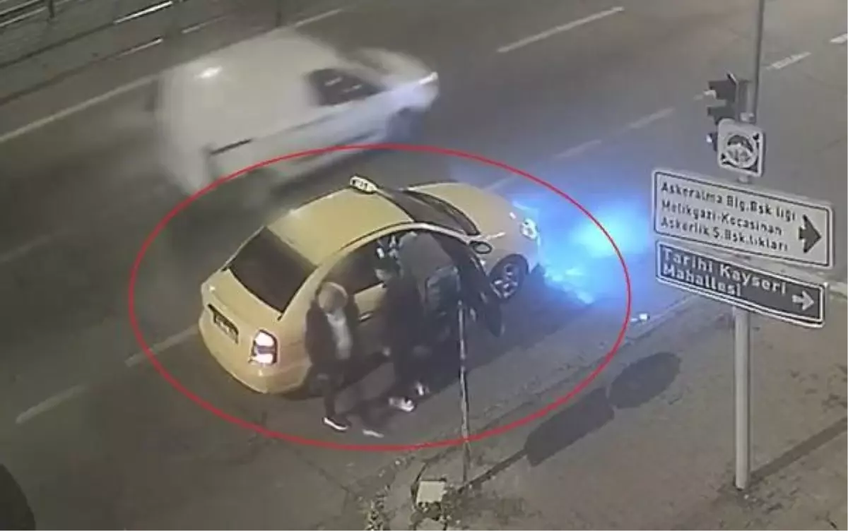 KAYSERİ'de Durdurulan Takside Uyuşturucu Ticareti Yapan 3 Kişi Yakalandı