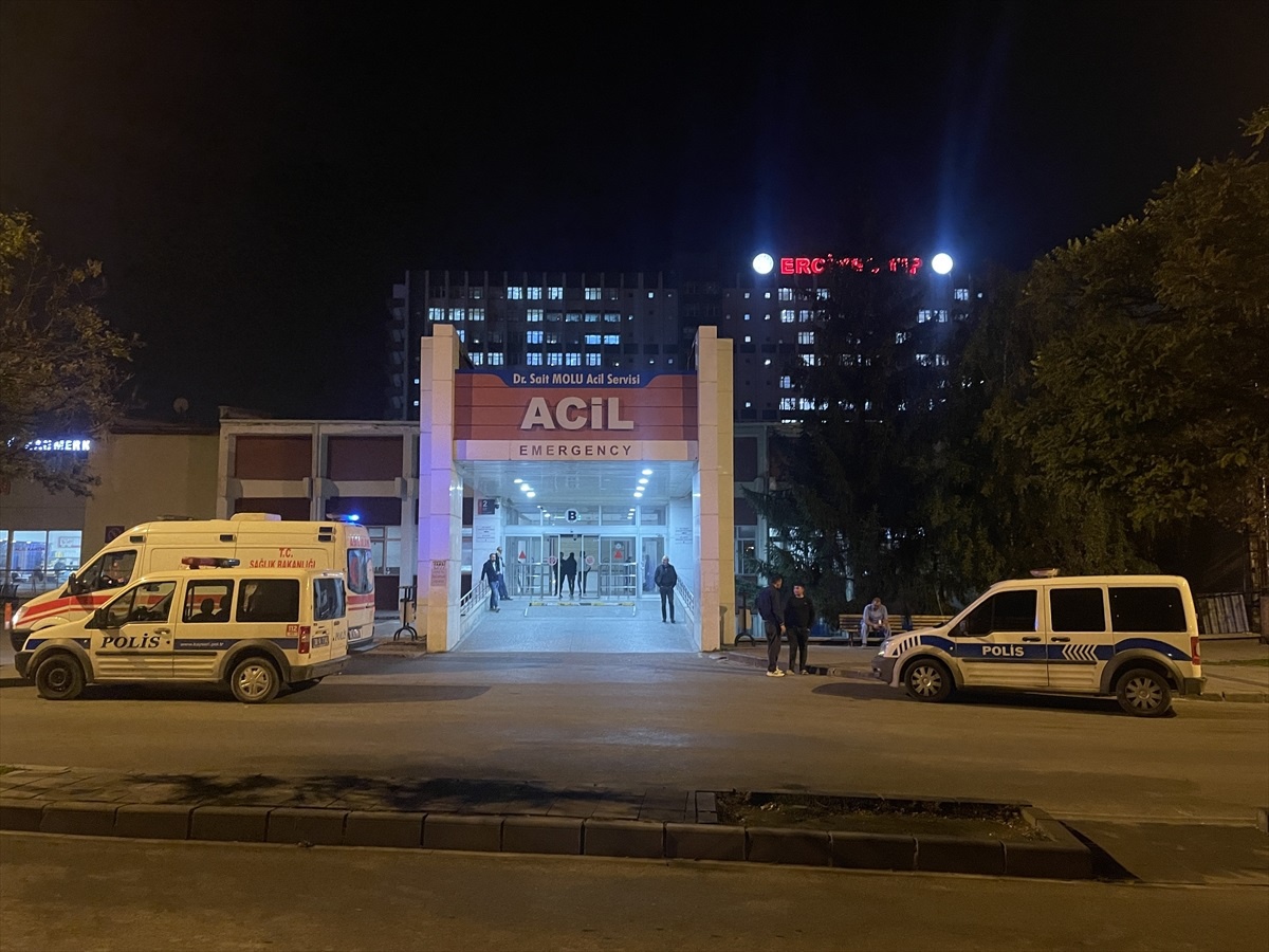 Kayseri\'de Baba ve Oğlu Kavgada Bıçakla Yaralandı