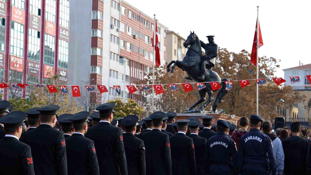 Atatürk\'ün ölüm yıl dönümünde Kırşehir\'de hayat durdu