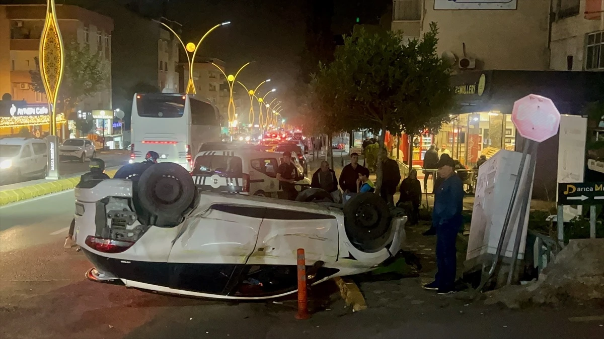 Darıca\'da özel halk otobüsü ile otomobil çarpıştı: 1 yaralı