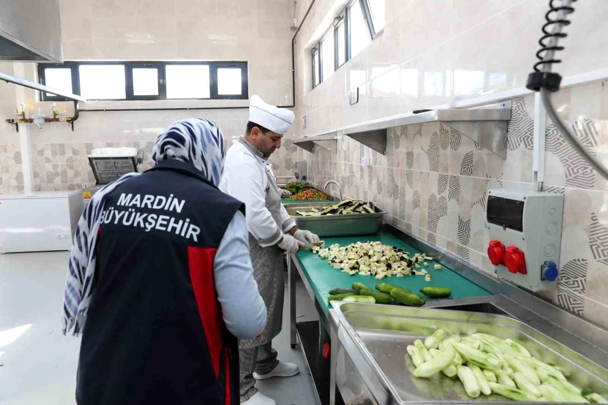 Mardin\'de 10 Bin Kişilik Aşevi Hizmete Başladı