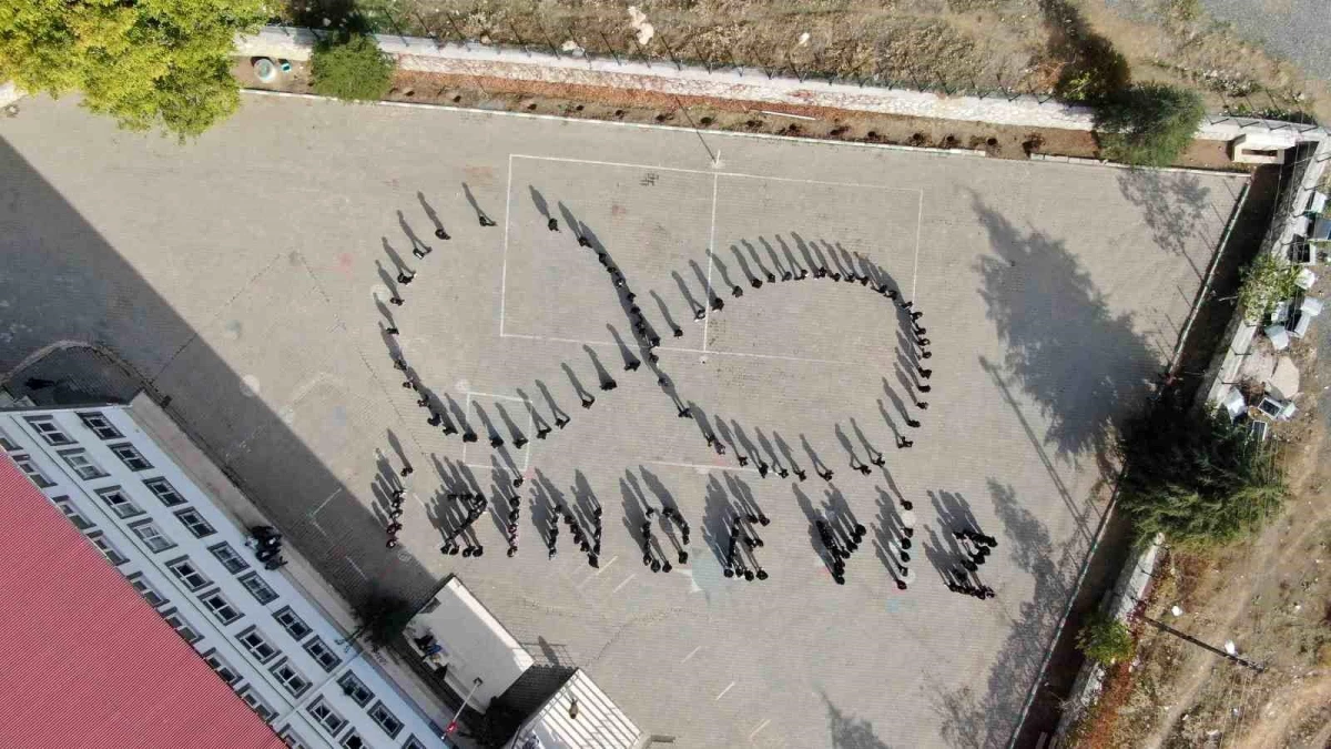 Elazığ\'da öğrencilerin Atatürk\'ü Anma Günü etkinliği büyük beğeni topladı