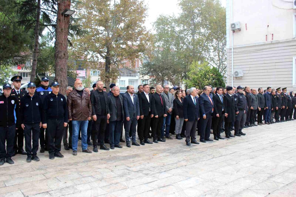 Osmaneli\'nde 10 Kasım Atatürk\'ü anma programı düzenlendi