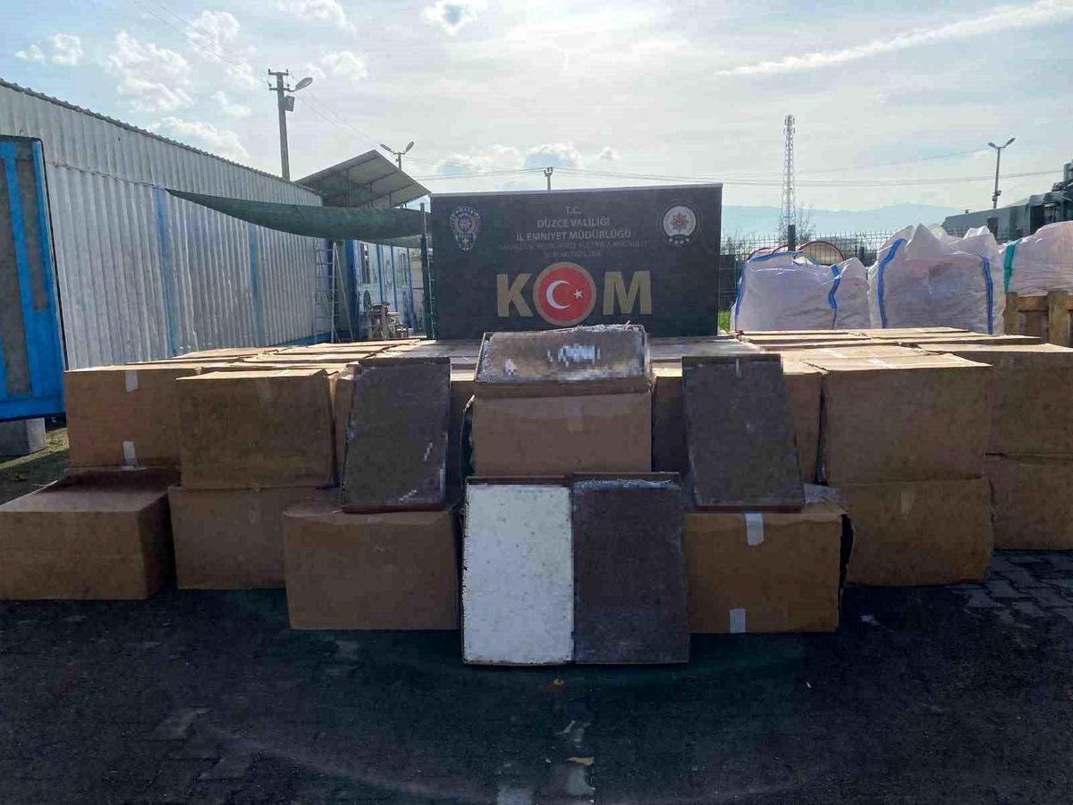 Düzce\'de 2 Milyon Adet Tütün Dolu Makaron Ele Geçirildi