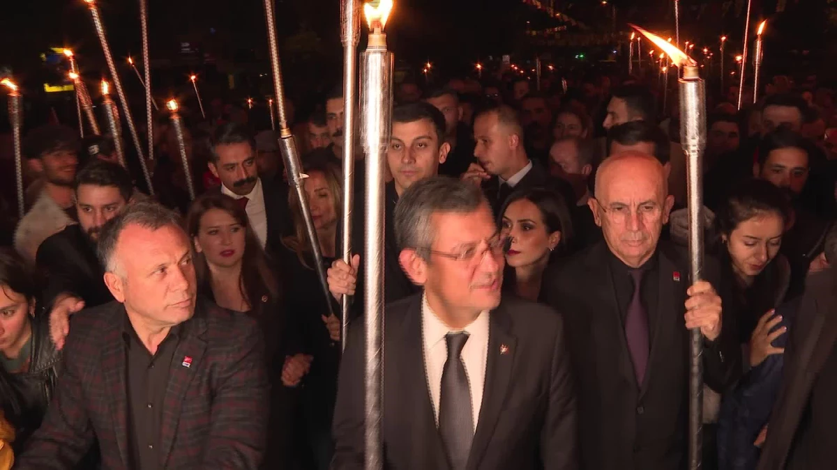 CHP Gençlik Kolları ve Ankara İl Başkanlığı Ataya Saygı Zinciri\'nde buluştu