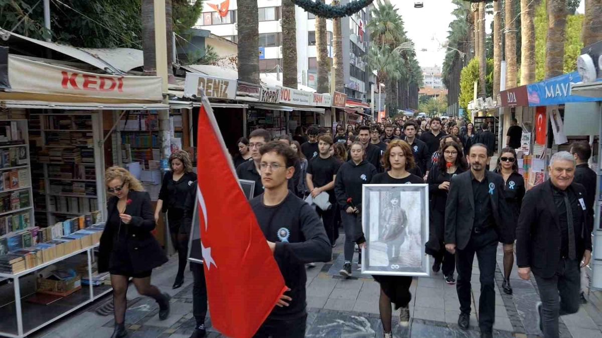 Radikal Eğitim Kurumları, Atatürk\'ü Anma Töreni Düzenledi